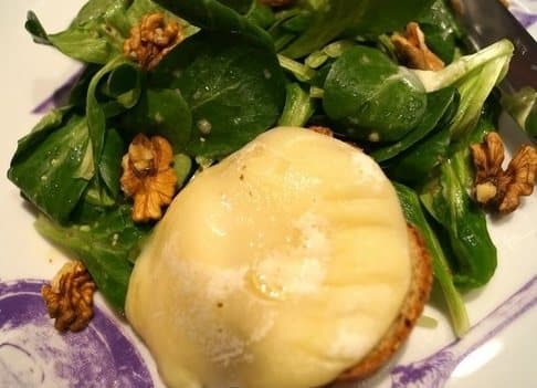 Insalata di spinaci con crostoni alla toma e Sauvignon Blanc