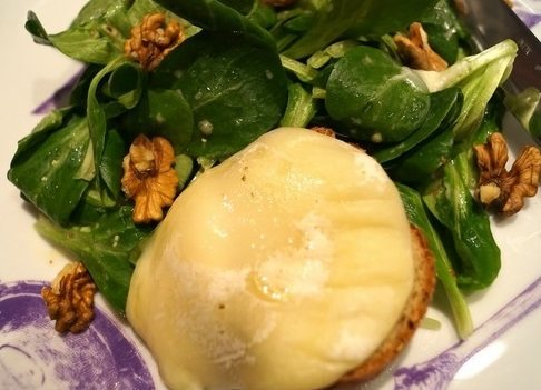 Insalata di spinaci con crostoni alla toma e Sauvignon Blanc